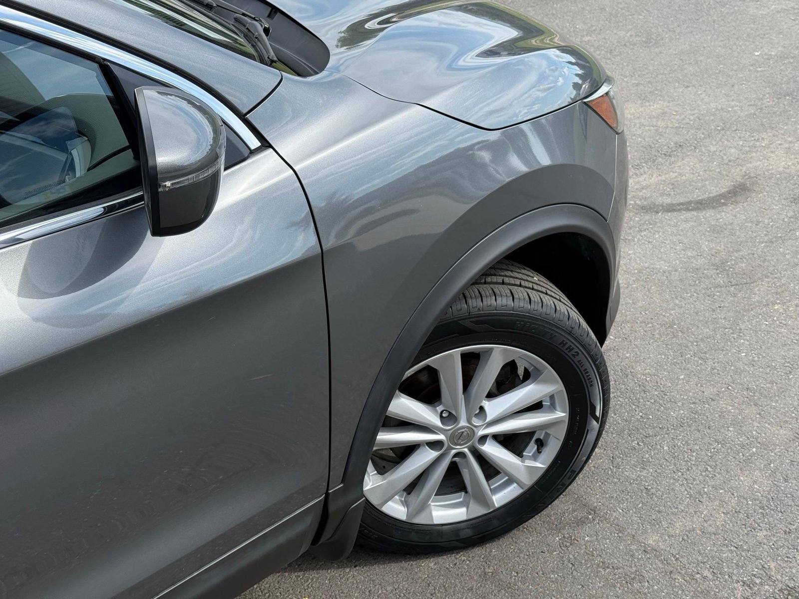 Used 2018 Nissan Rogue Sport SV image 12