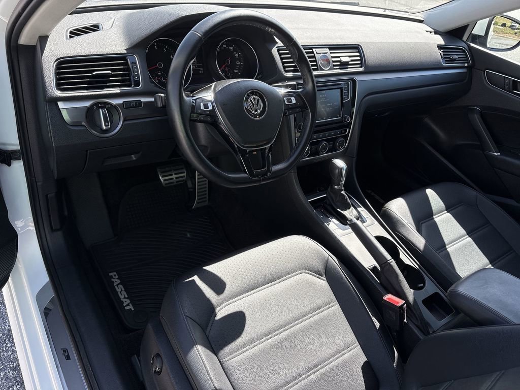 Used 2017 Volkswagen Passat 1.8T R-Line FWD image 11