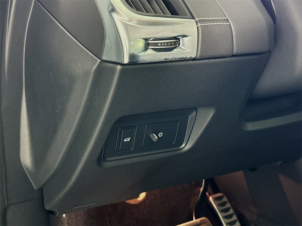 New 2024 Jaguar E-PACE R-Dynamic SE image 10