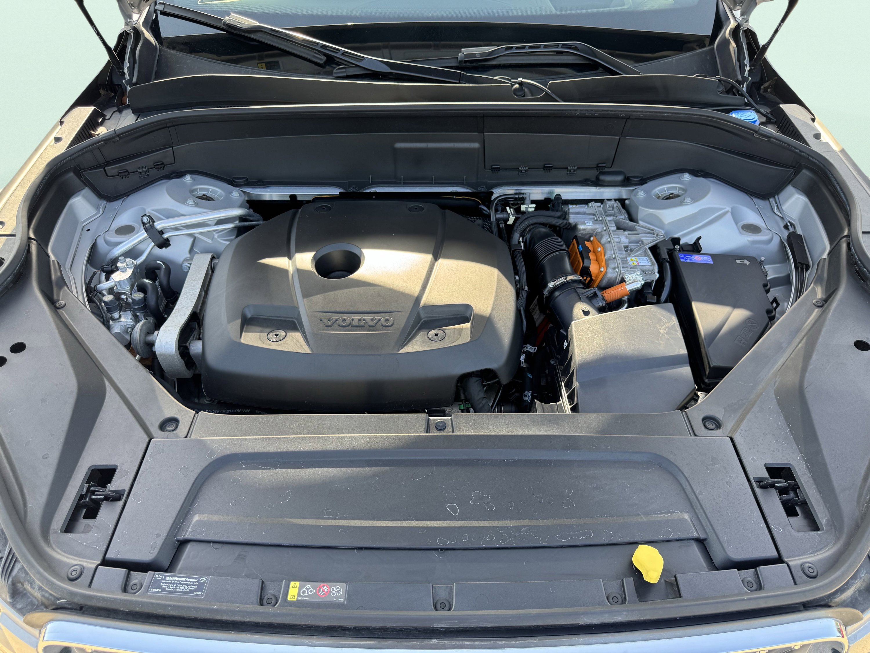 Used 2024 Volvo XC90 T8 Ultimate w/ Lounge Package image 16