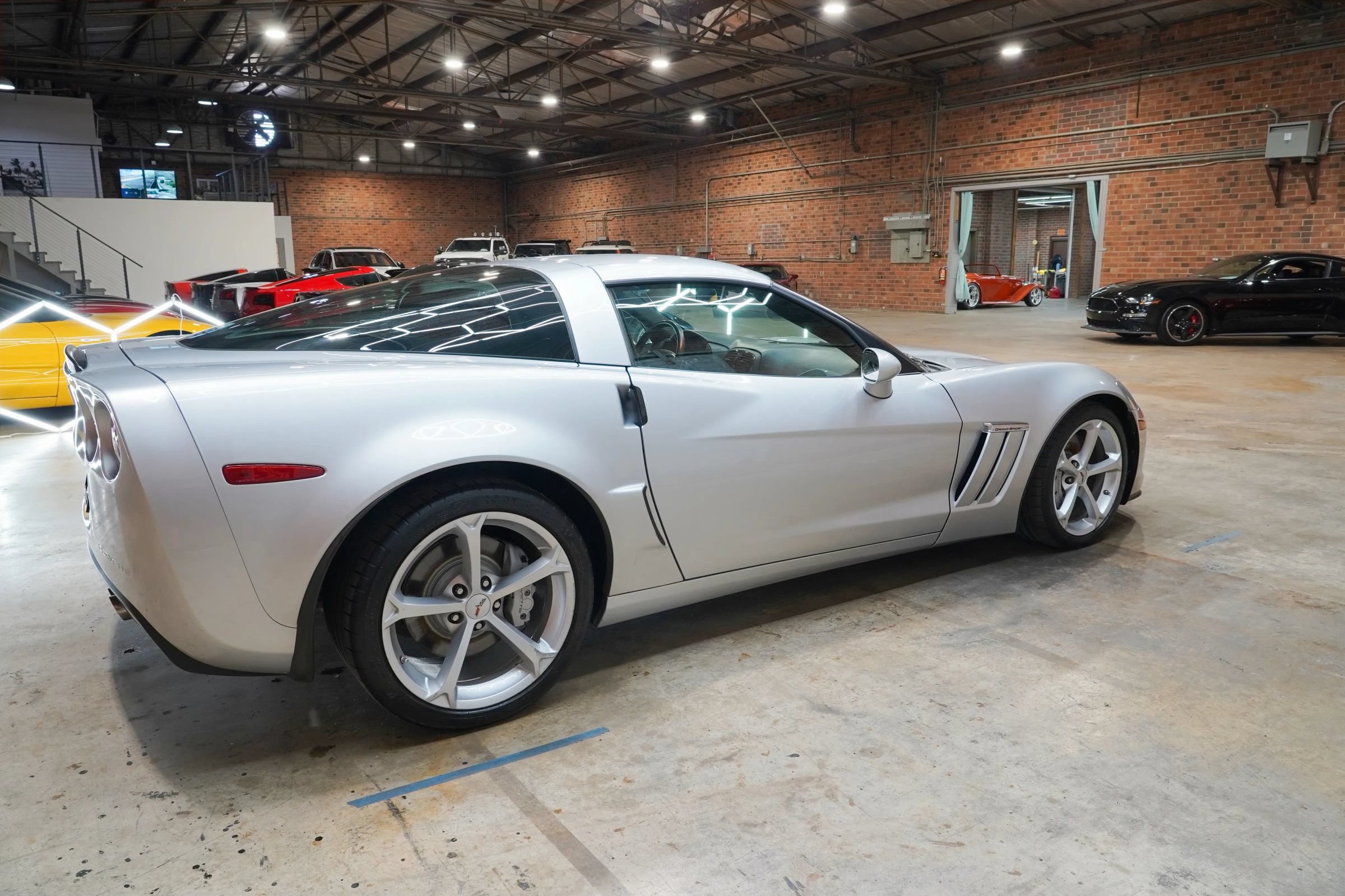 Used 2010 Chevrolet Corvette Grand Sport w/ Preferred Equipment Group RWD image 16