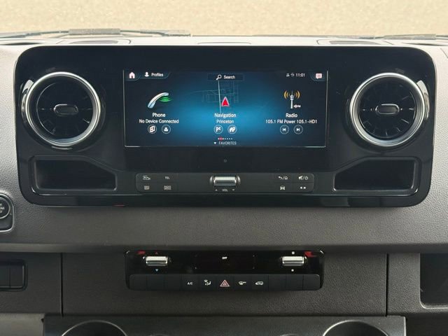 Used 2022 Mercedes-Benz Sprinter 4500 w/ Parking Package image 35