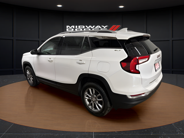 Used 2024 GMC Terrain SLT AWD/4WD image 3