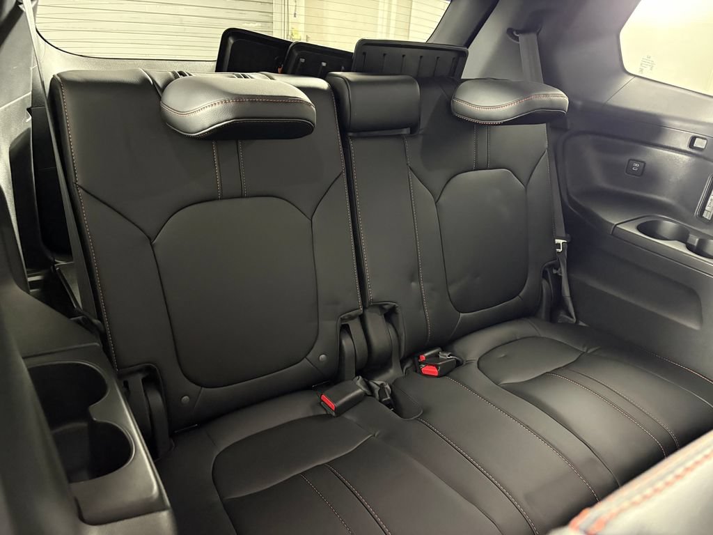 Used 2025 Honda Pilot TrailSport image 35