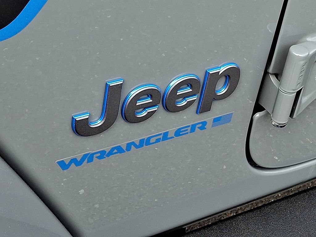 Used 2023 Jeep Wrangler Unlimited Rubicon 4xe AWD/4WD image 32
