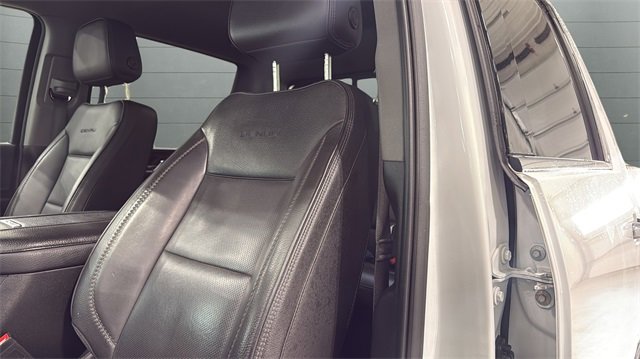 Used 2024 GMC Sierra 3500 Denali image 24