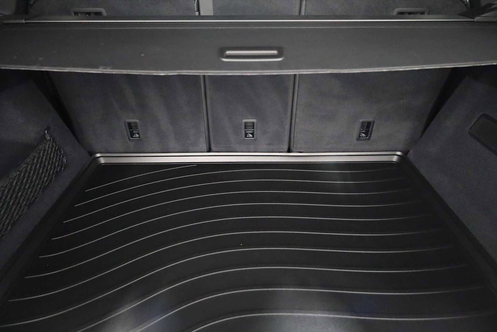 Certified 2024 Porsche Cayenne AWD/4WD image 36