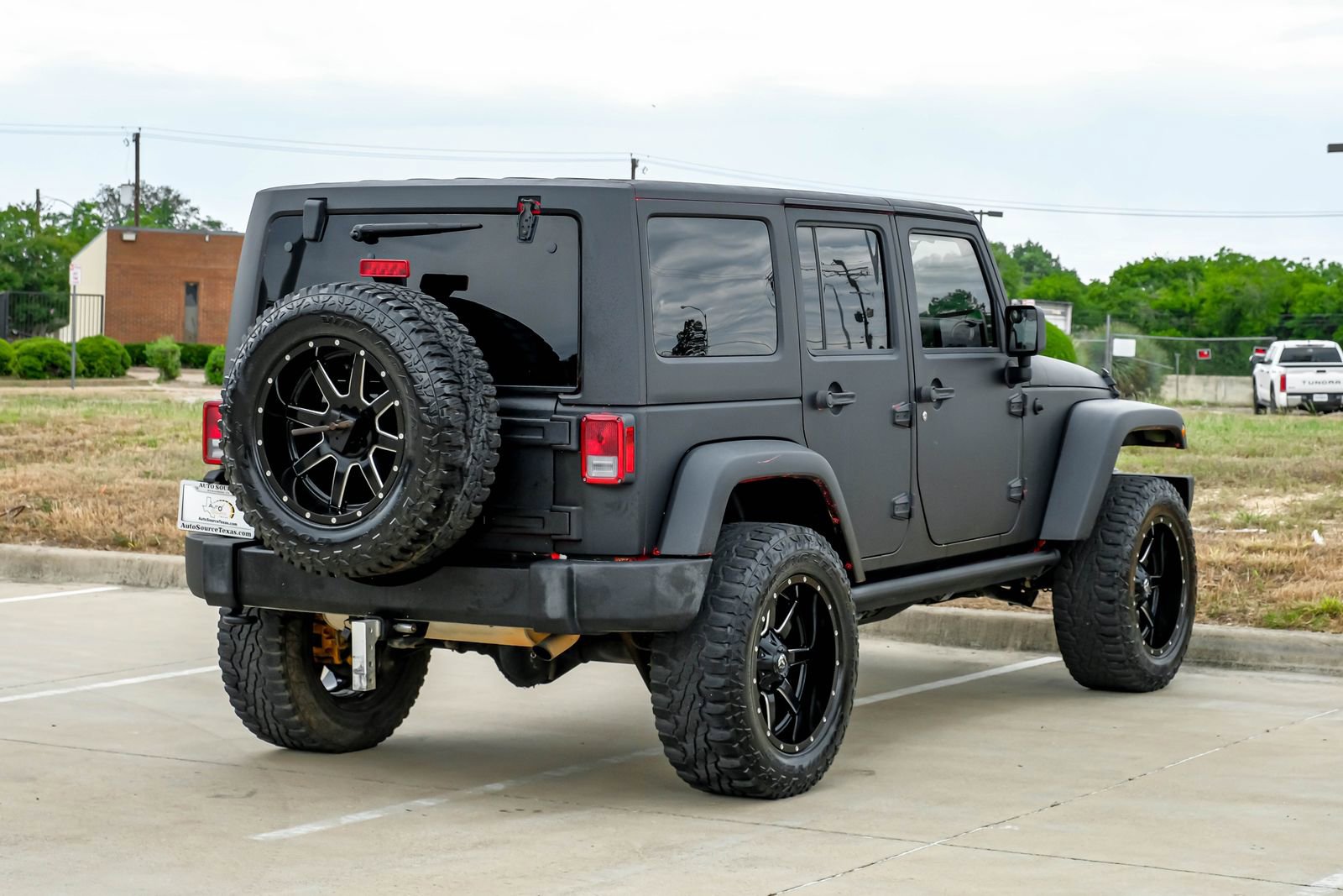 Used 2015 Jeep Wrangler Unlimited Sahara w/ Max Tow Package AWD/4WD image 9