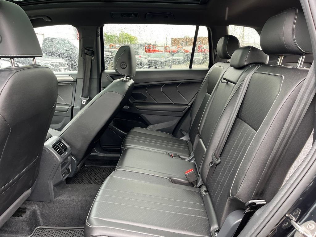 Used 2024 Volkswagen Tiguan SE R-Line AWD/4WD image 22
