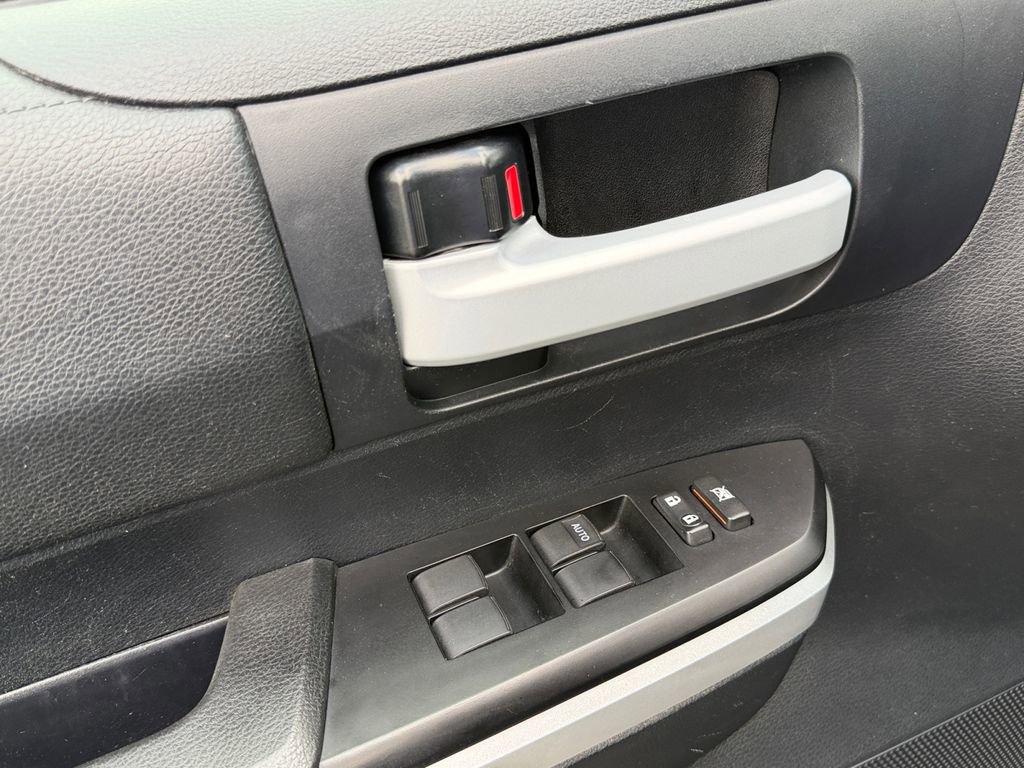 Used 2014 Toyota Tundra SR5 w/ SR5 Upgrade Package image 11