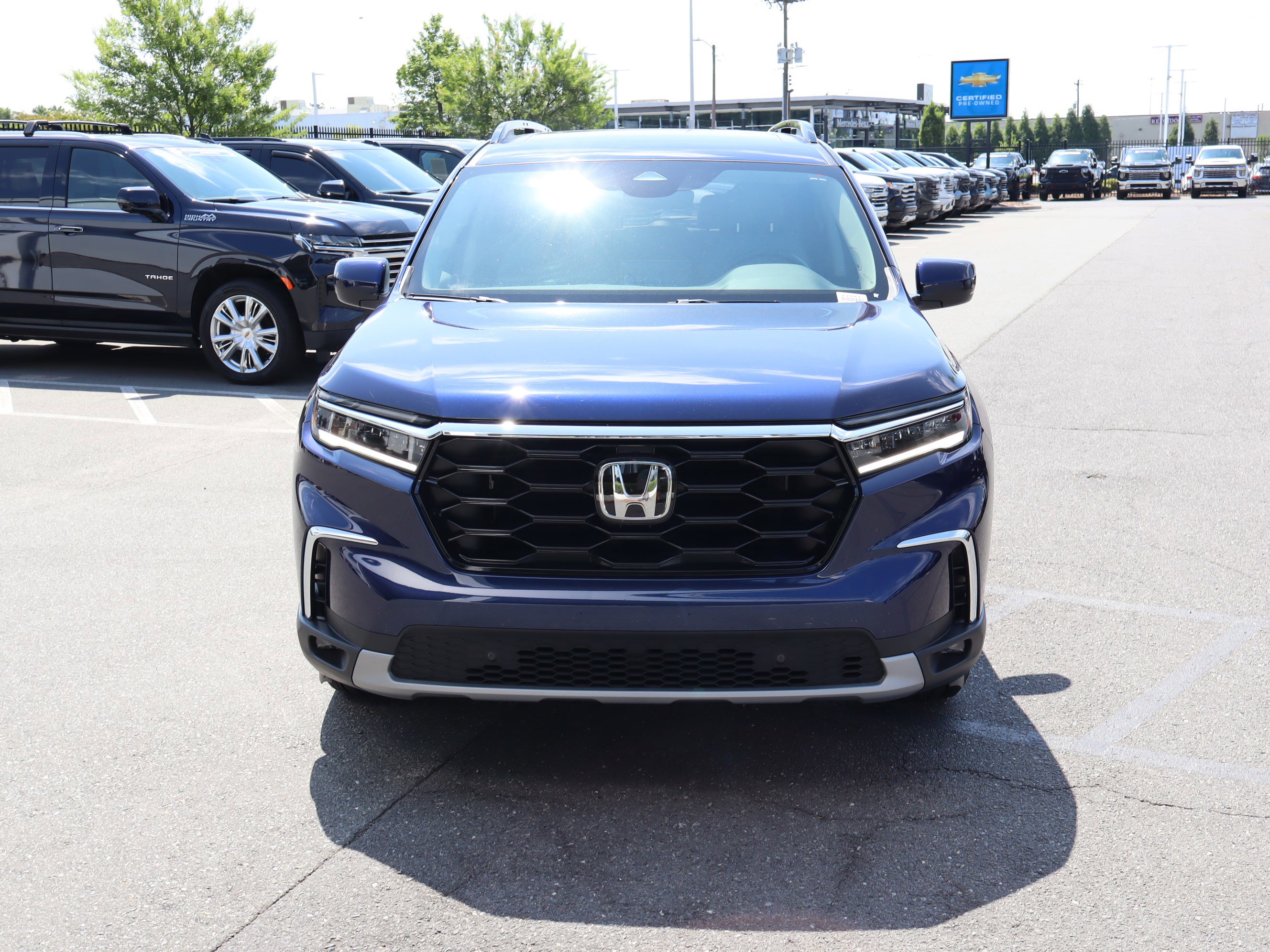 Used 2025 Honda Pilot Touring image 3