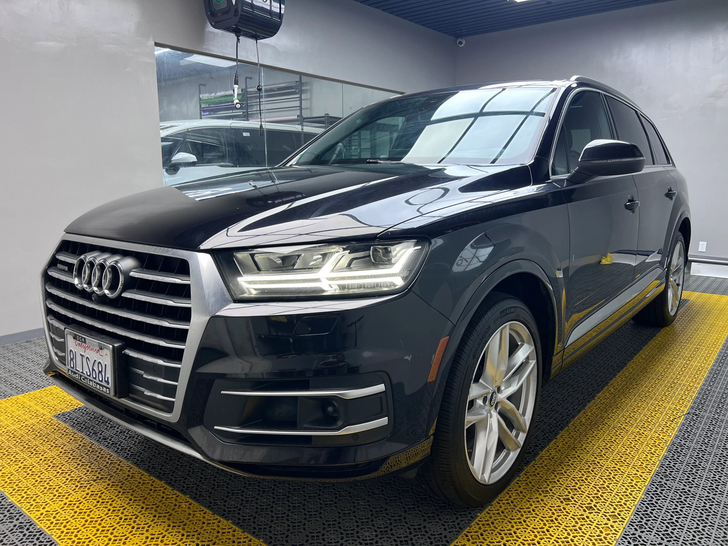 Used 2017 Audi Q7 3.0T Prestige w/ Prestige Package image 4