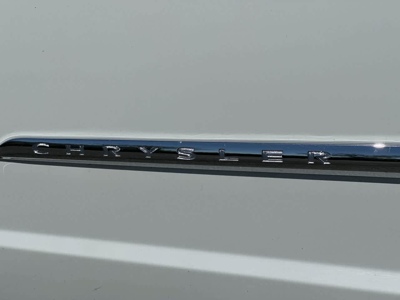 Used 2016 Chrysler Town & Country Touring FWD image 11