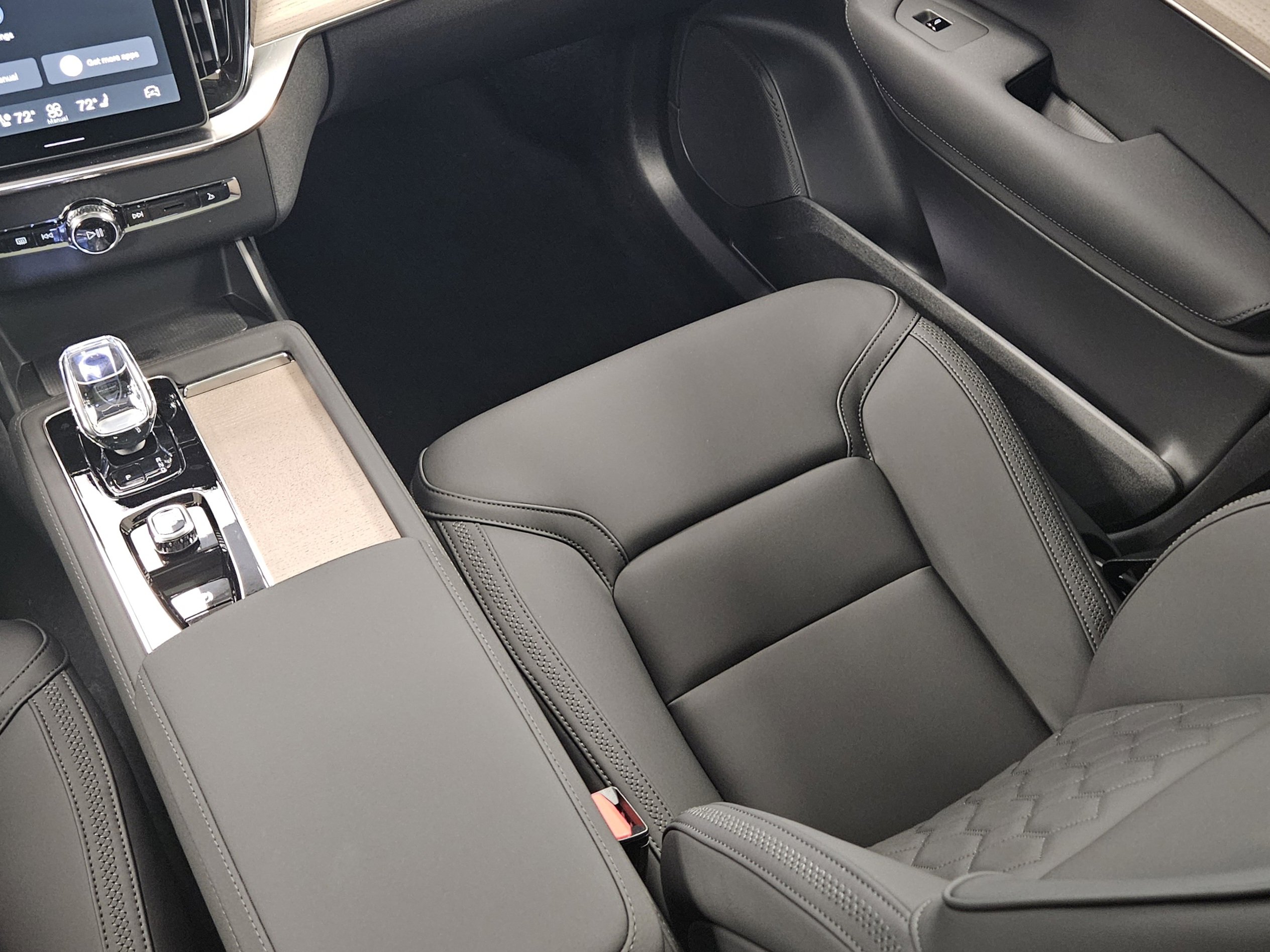New 2026 Volvo XC90 B6 Plus image 16