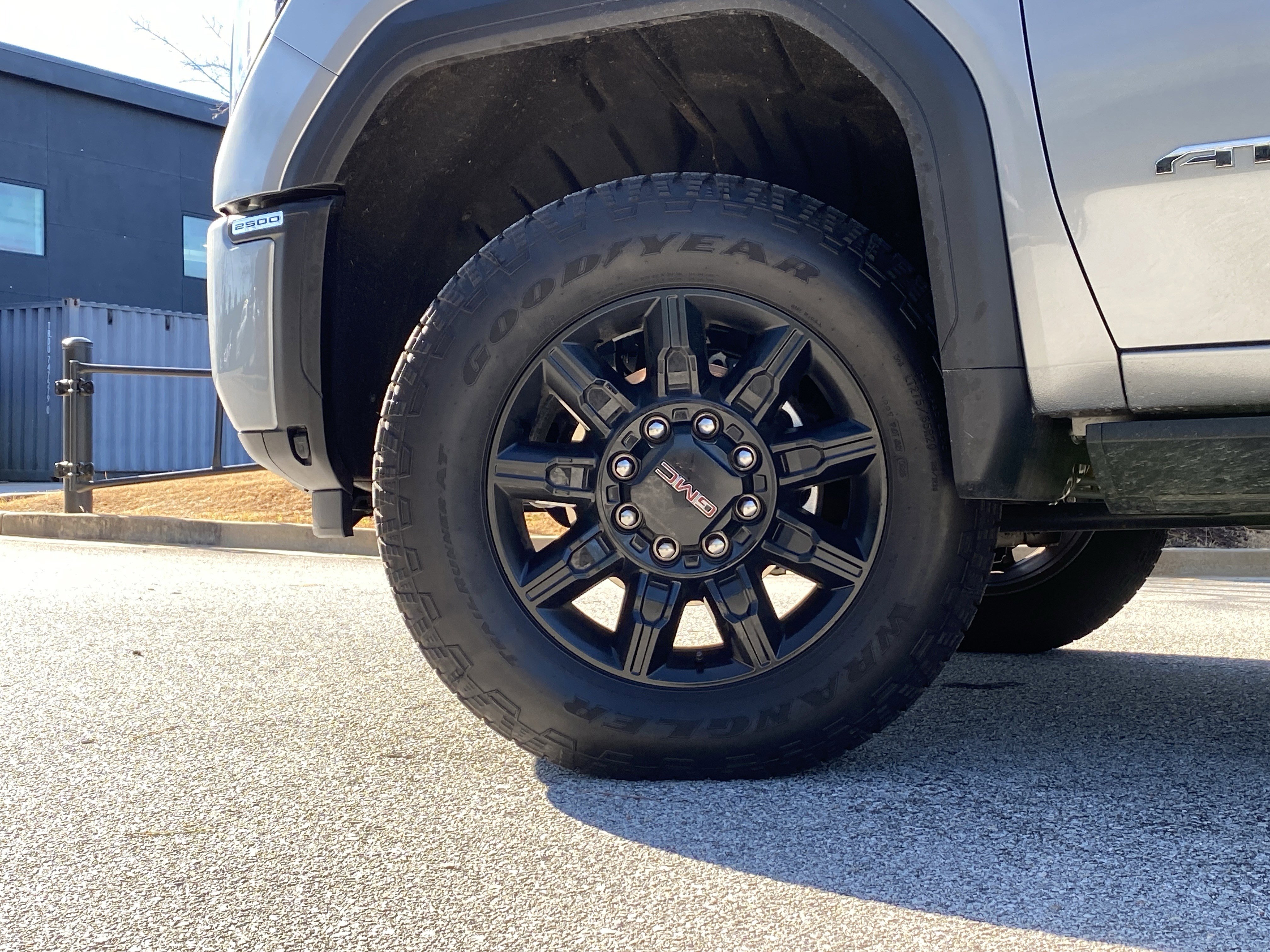 Used 2025 GMC Sierra 2500 AT4 w/ AT4 Premium Plus Package image 3