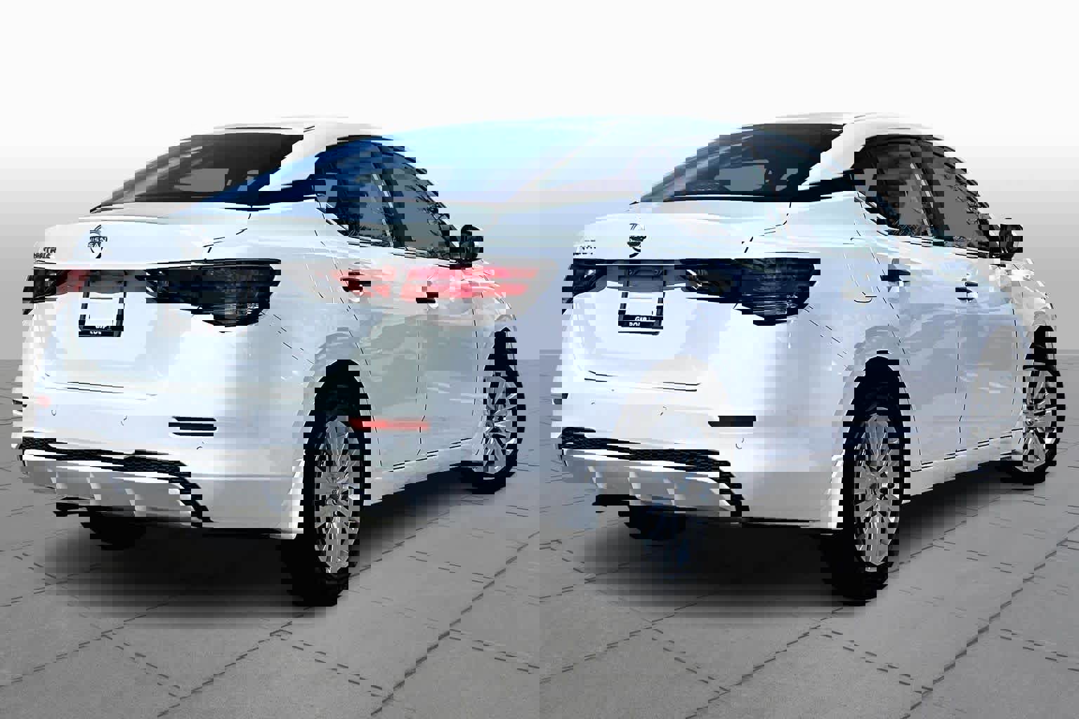 Used 2025 Nissan Sentra S image 12