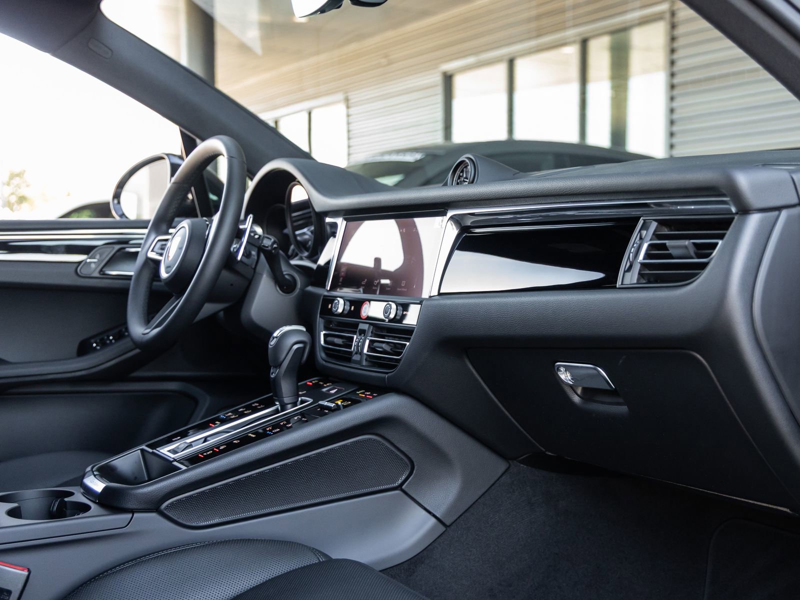 Certified 2026 Porsche Macan AWD/4WD image 46