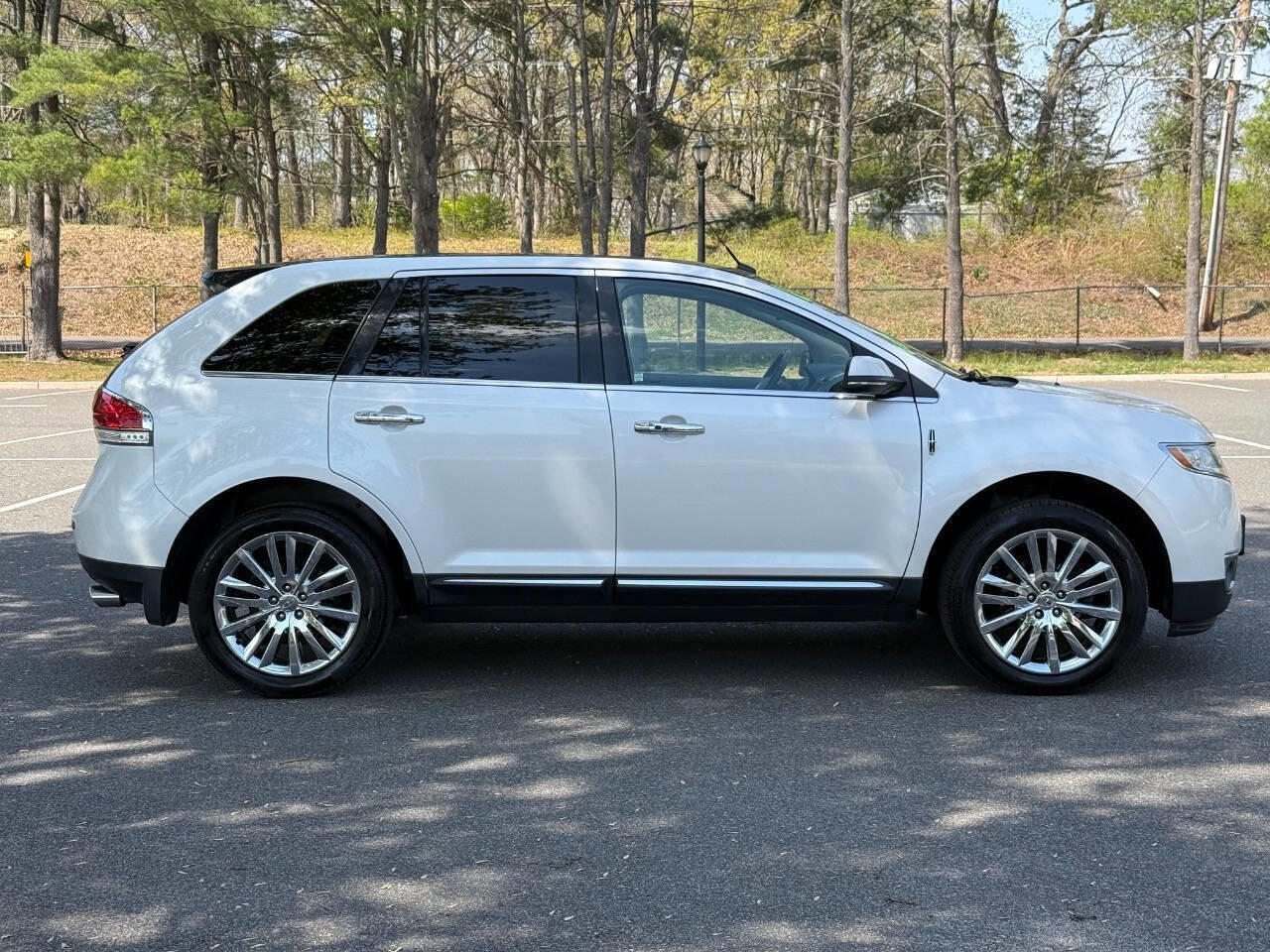 Used 2015 Lincoln MKX AWD w/ Equipment Group 102A image 4