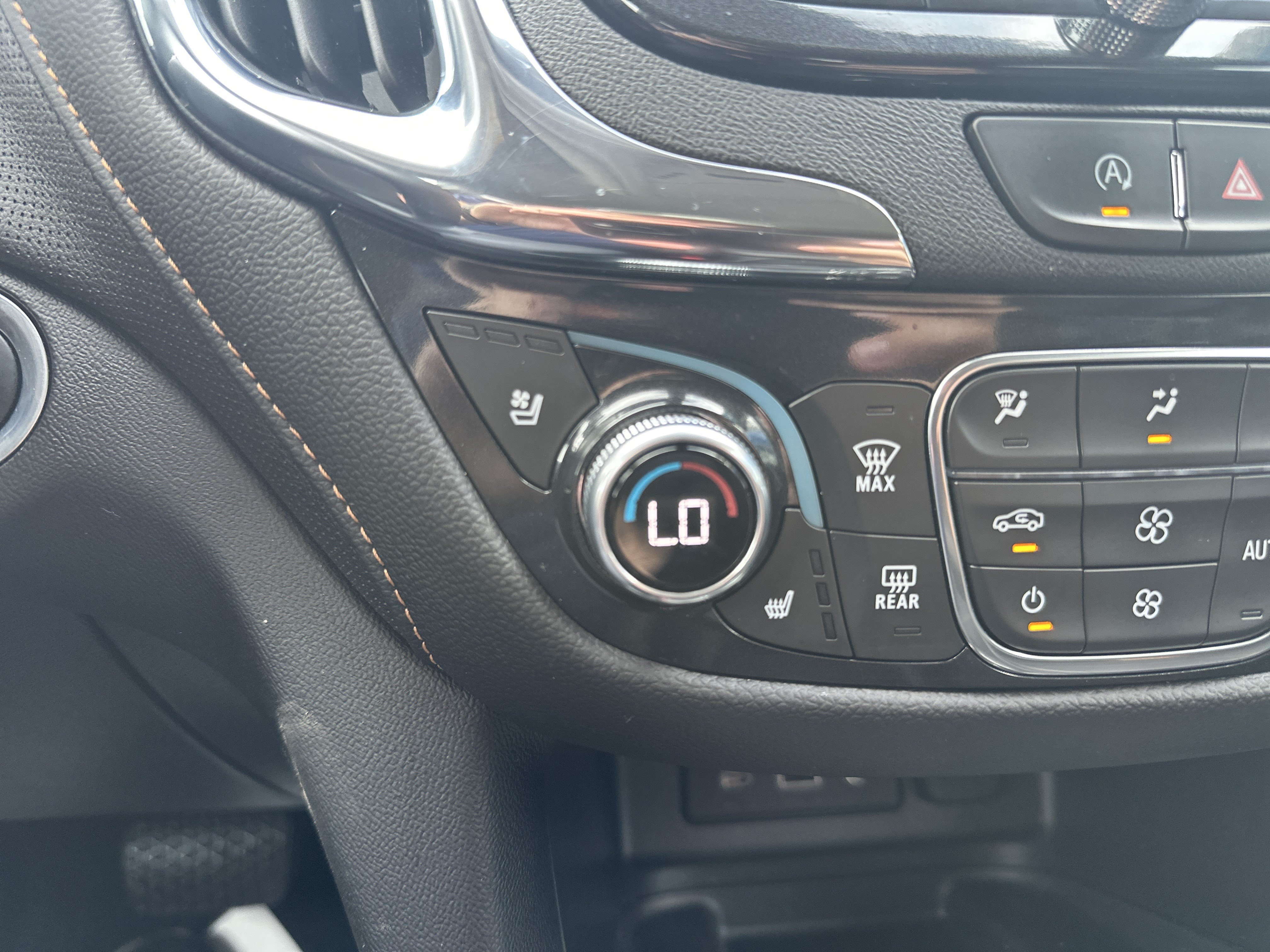 Used 2024 Chevrolet Equinox Premier FWD image 19