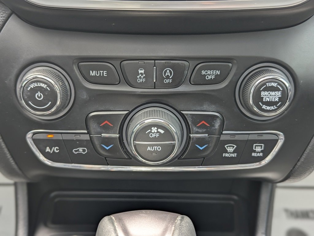 Used 2019 Jeep Cherokee Limited image 41