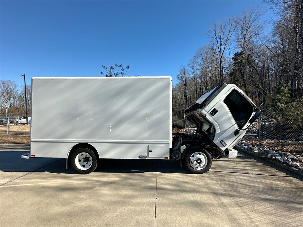 Used 2018 Isuzu NPR image 38