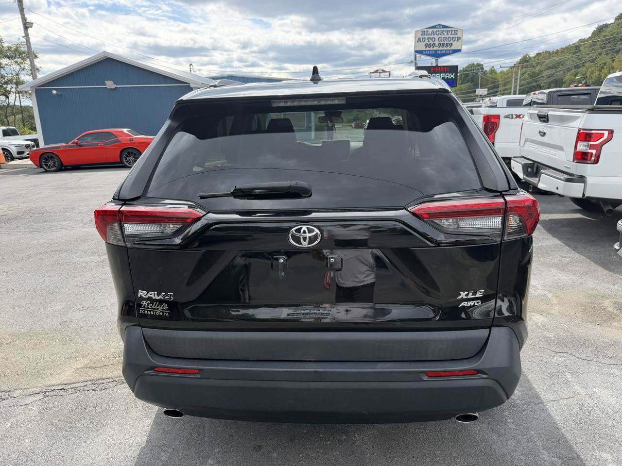 Used 2019 Toyota RAV4 XLE AWD/4WD image 5
