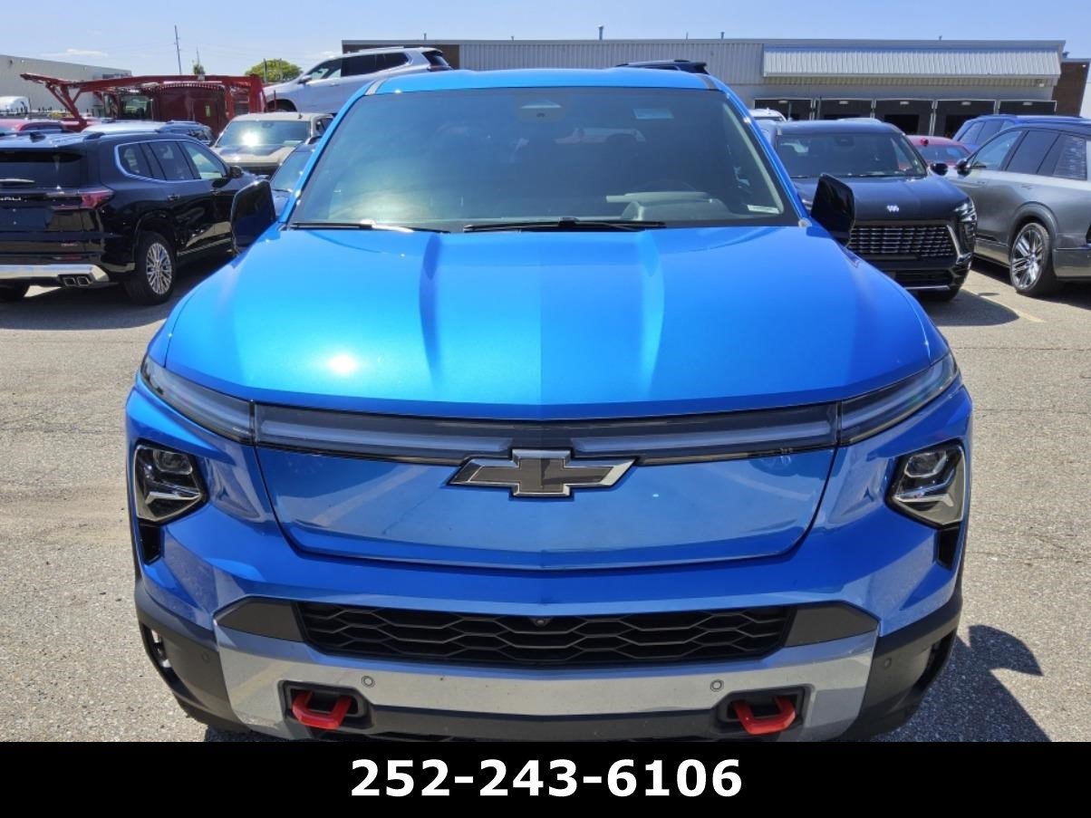 Used 2026 Chevrolet Silverado EV Trail Boss AWD/4WD image 2
