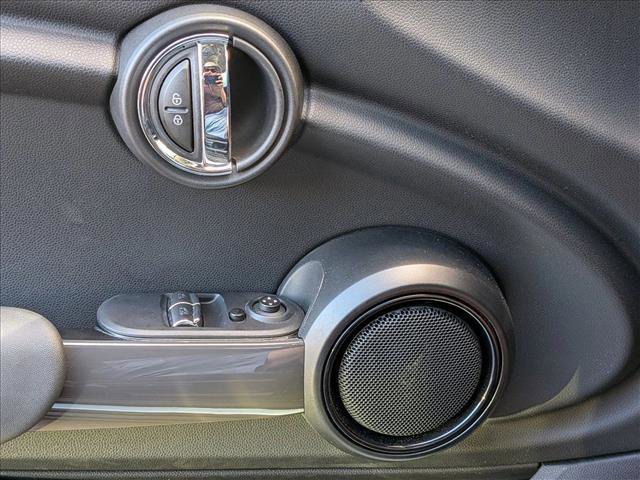 Used 2019 MINI Cooper 2-Door Hardtop image 5