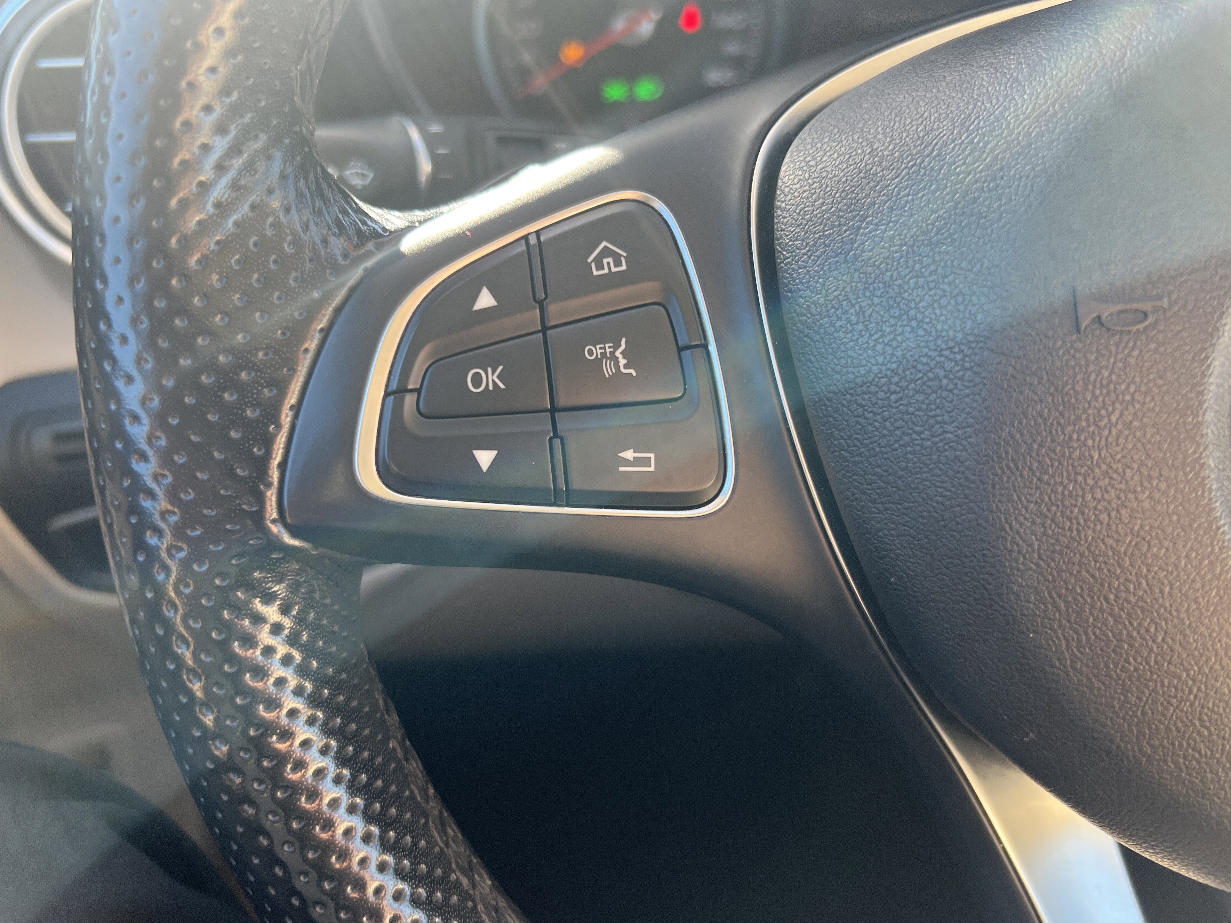 Certified 2019 Mercedes-Benz GLC 300 4MATIC w/ Premium Package image 19