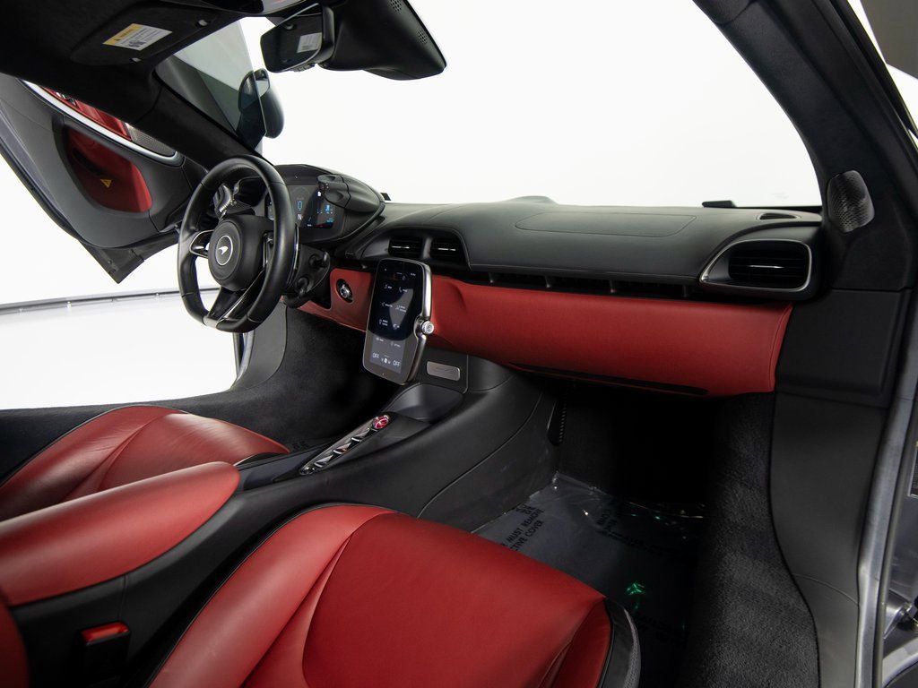 Used 2023 McLaren Artura image 21
