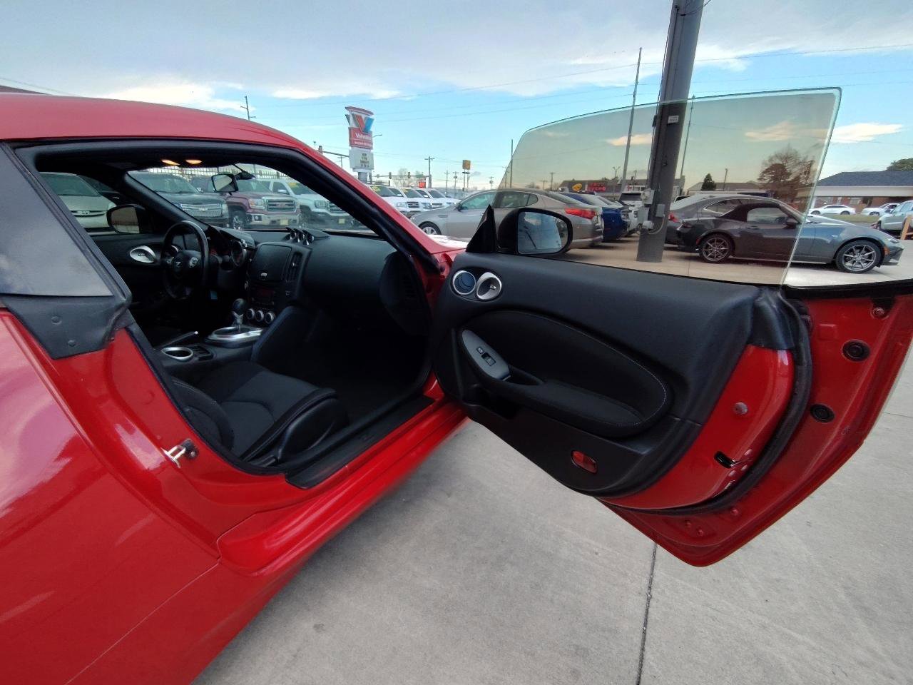 Used 2015 Nissan 370Z Coupe image 25