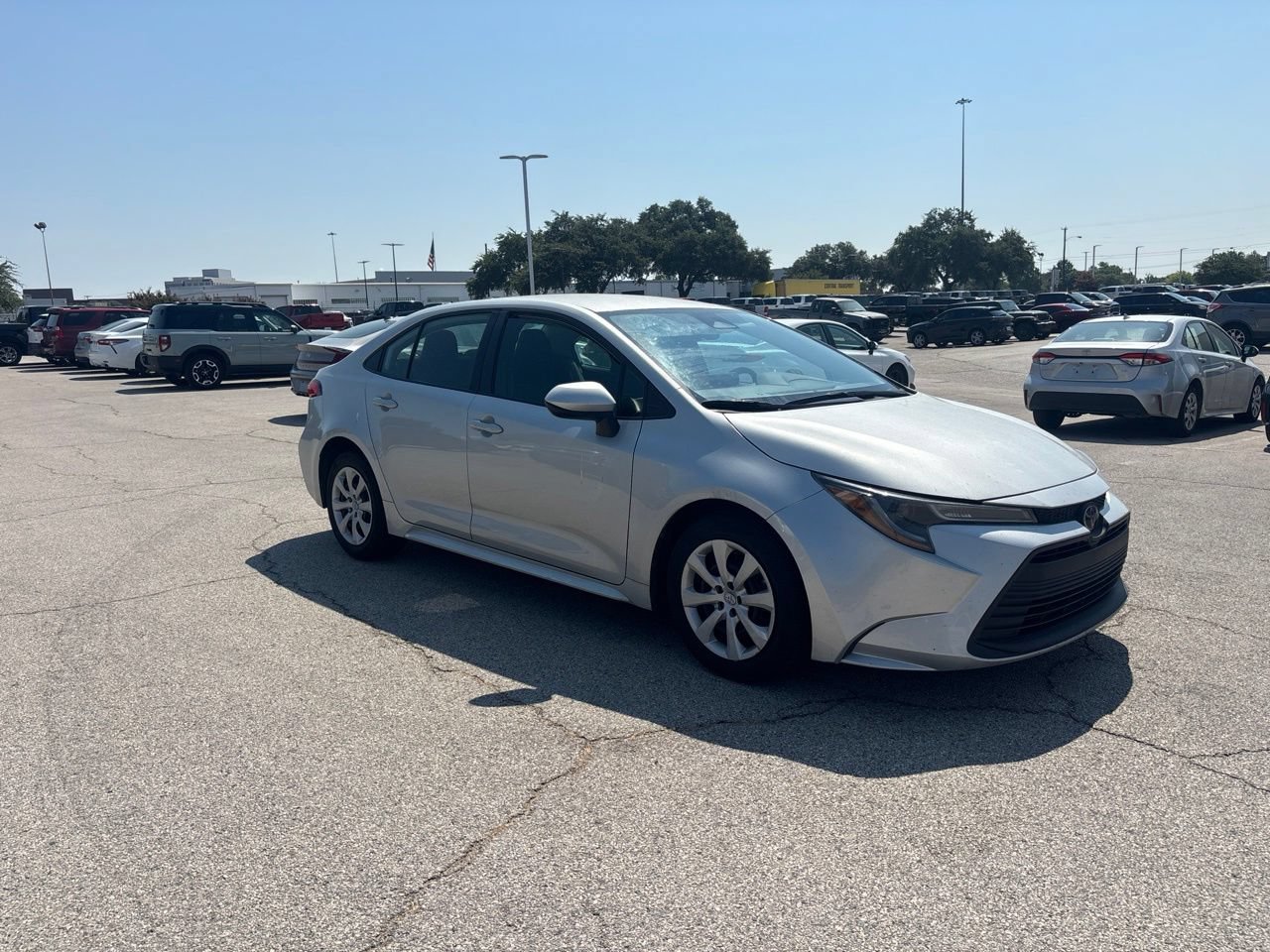 Used 2025 Toyota Corolla LE FWD image 3