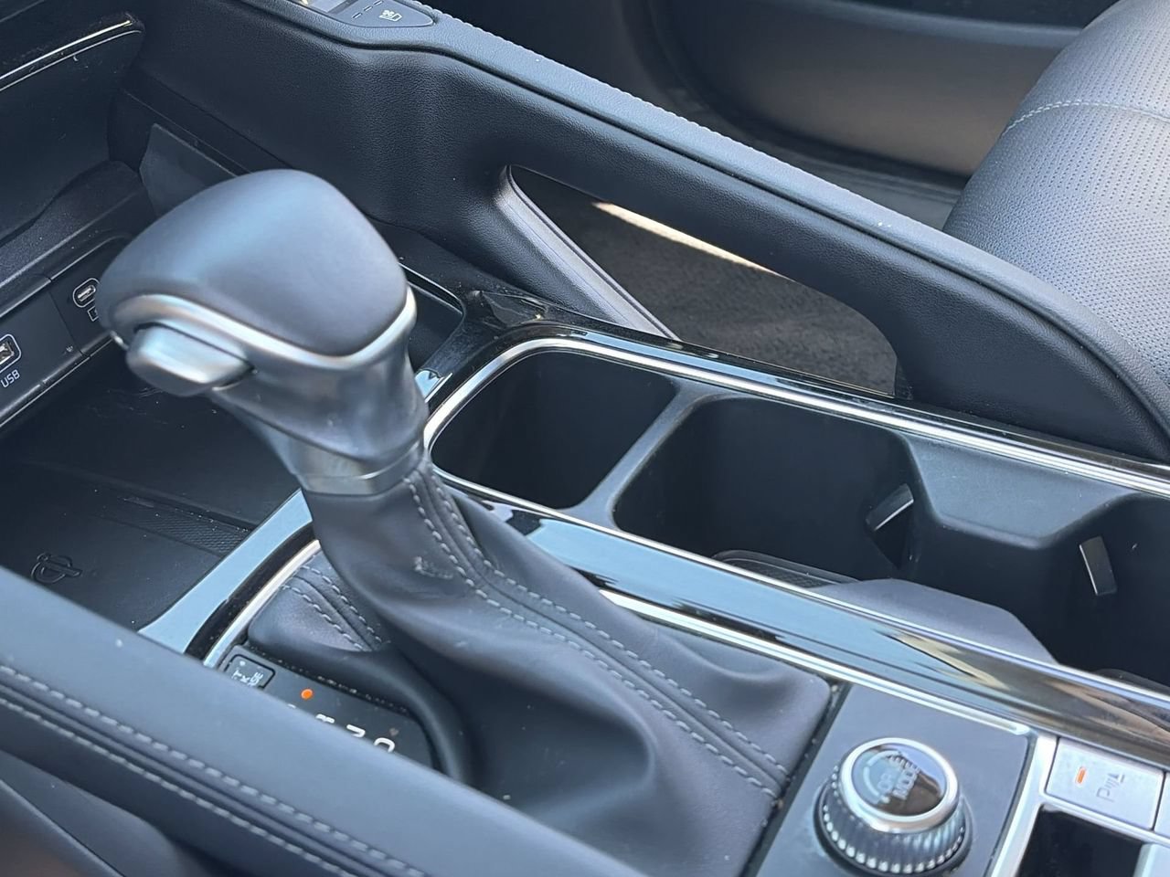 Certified 2025 Kia Telluride EX w/ EX Captain's Chair Package FWD image 28