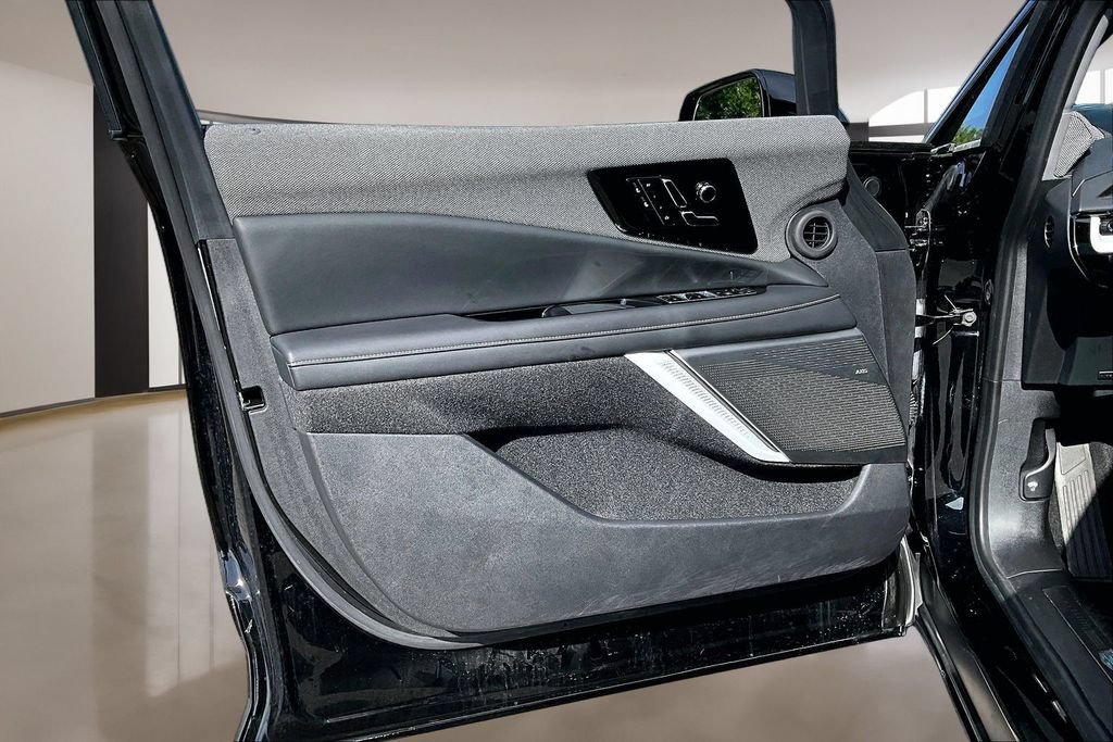 Certified 2025 Cadillac Optiq Sport 1 AWD/4WD image 18