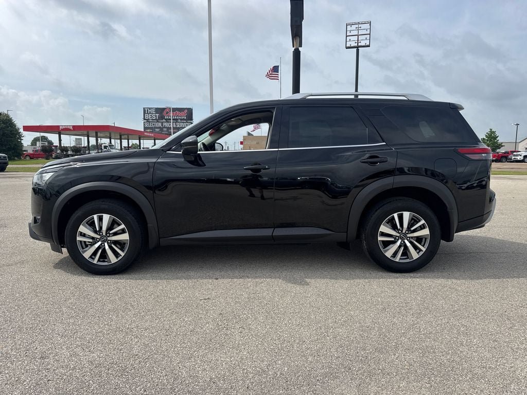 Used 2025 Nissan Pathfinder SL w/ Cargo Package FWD image 3