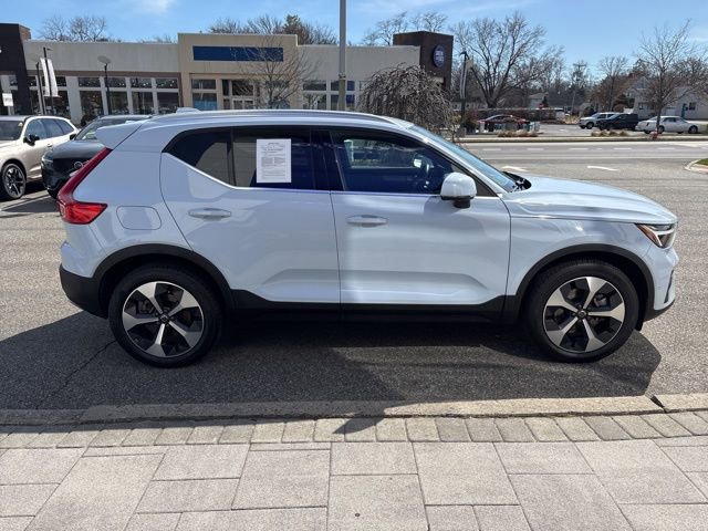 Used 2025 Volvo XC40 B5 Plus image 6