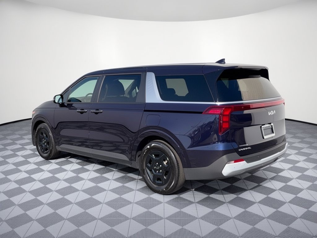 Used 2026 Kia Carnival FWD image 3