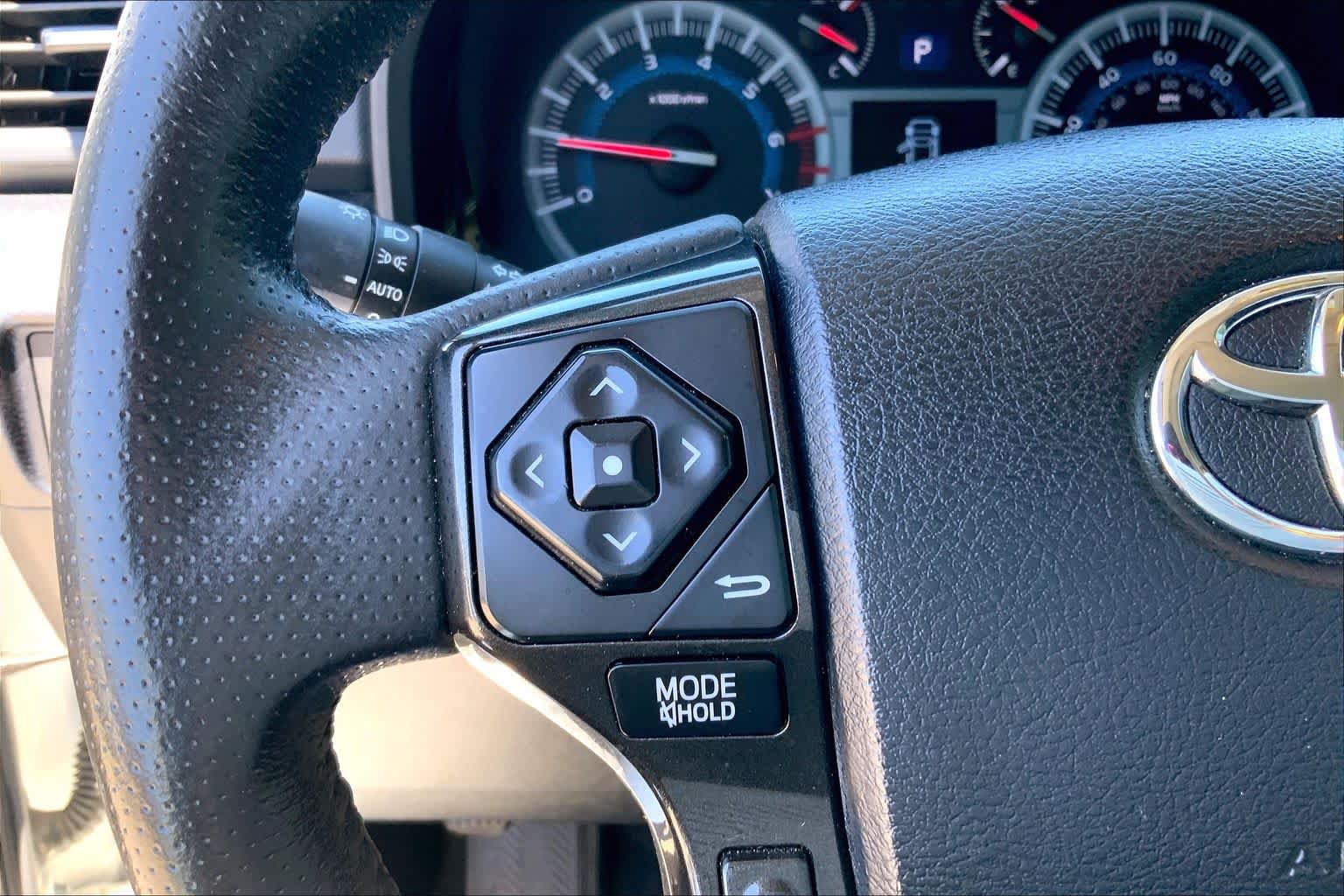 Used 2019 Toyota 4Runner SR5 AWD/4WD image 23