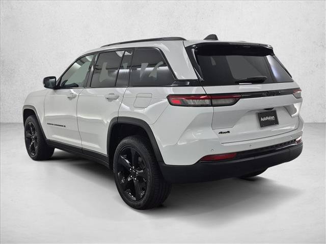 Certified 2025 Jeep Grand Cherokee Altitude AWD/4WD image 8