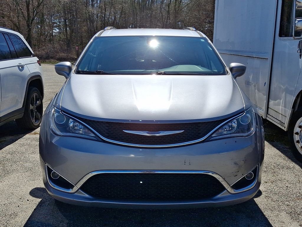 Used 2018 Chrysler Pacifica Touring-L Plus w/ Tire & Wheel Group FWD image 2