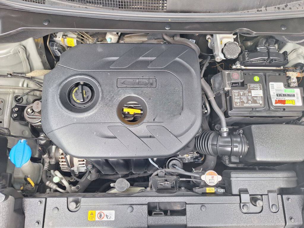 Used 2016 Kia Soul + FWD image 11