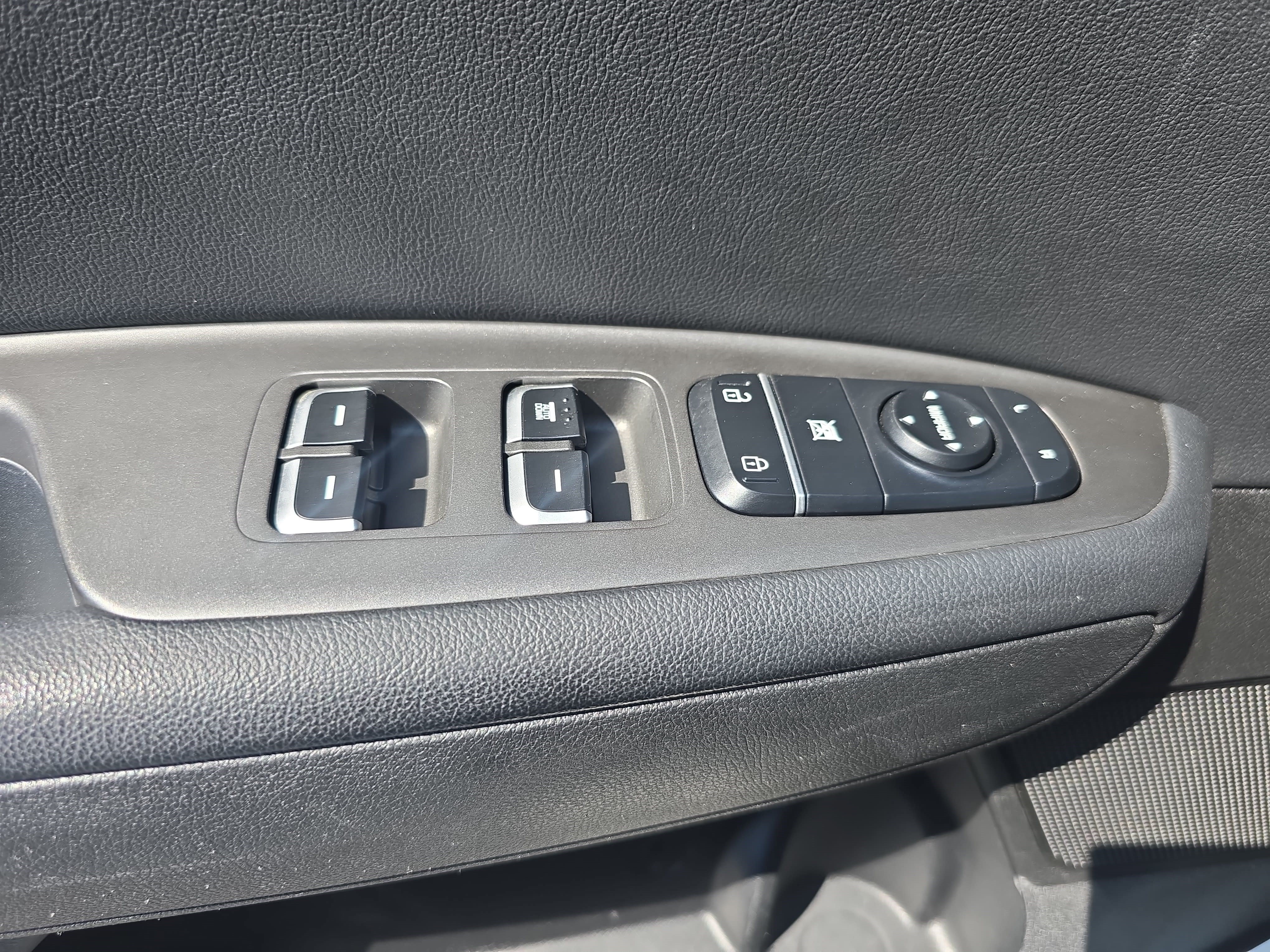 Used 2018 Kia Optima S FWD image 26