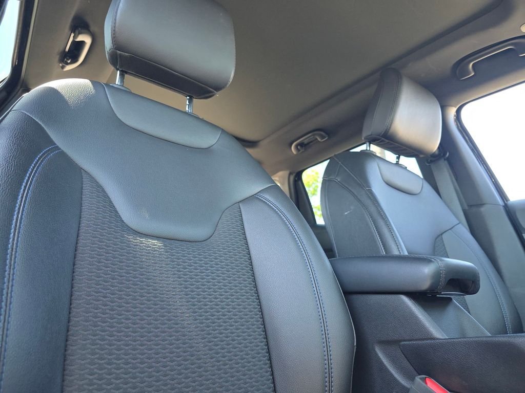 New 2025 Jeep Compass Latitude w/ Sun & Sound Group AWD/4WD image 14