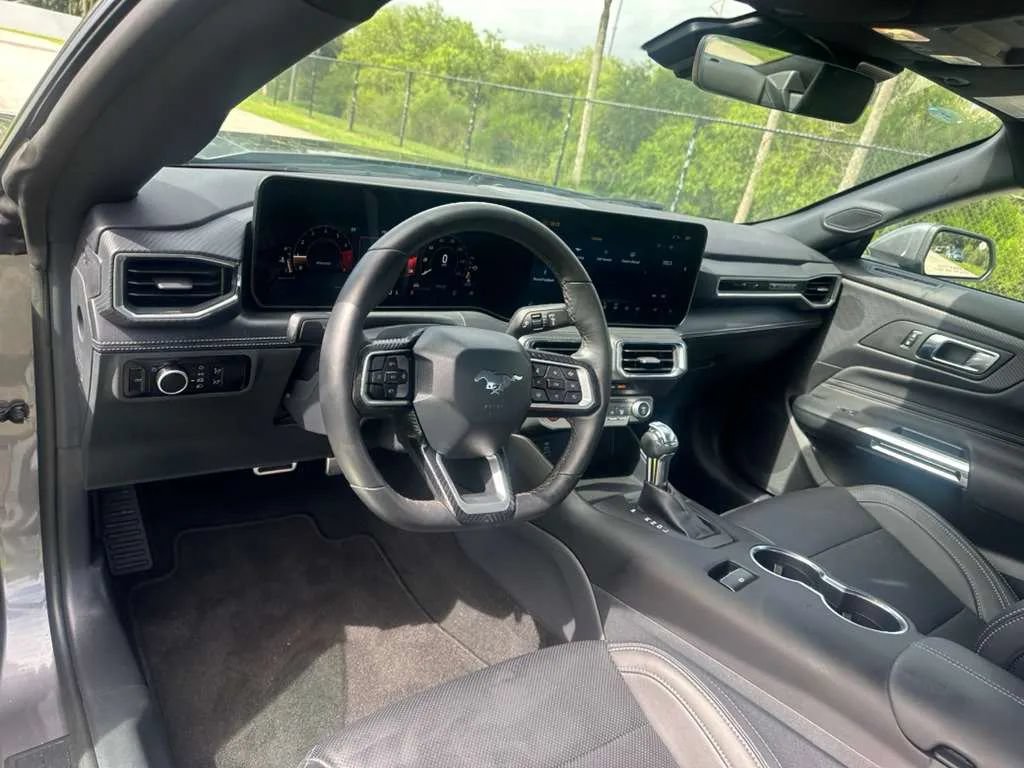 Used 2025 Ford Mustang Premium RWD image 9