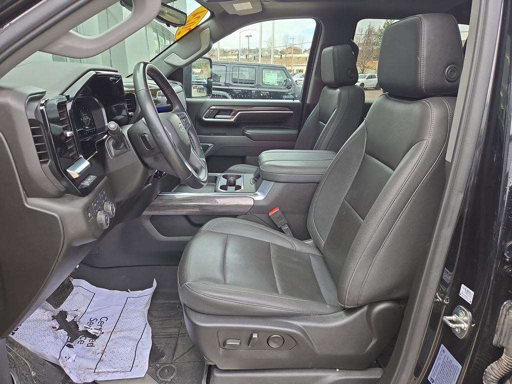 Used 2024 Chevrolet Silverado 2500 LTZ w/ LTZ Plus Package AWD/4WD image 14