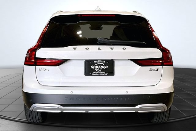 Certified 2025 Volvo V90 B6 Cross Country Plus AWD/4WD image 5