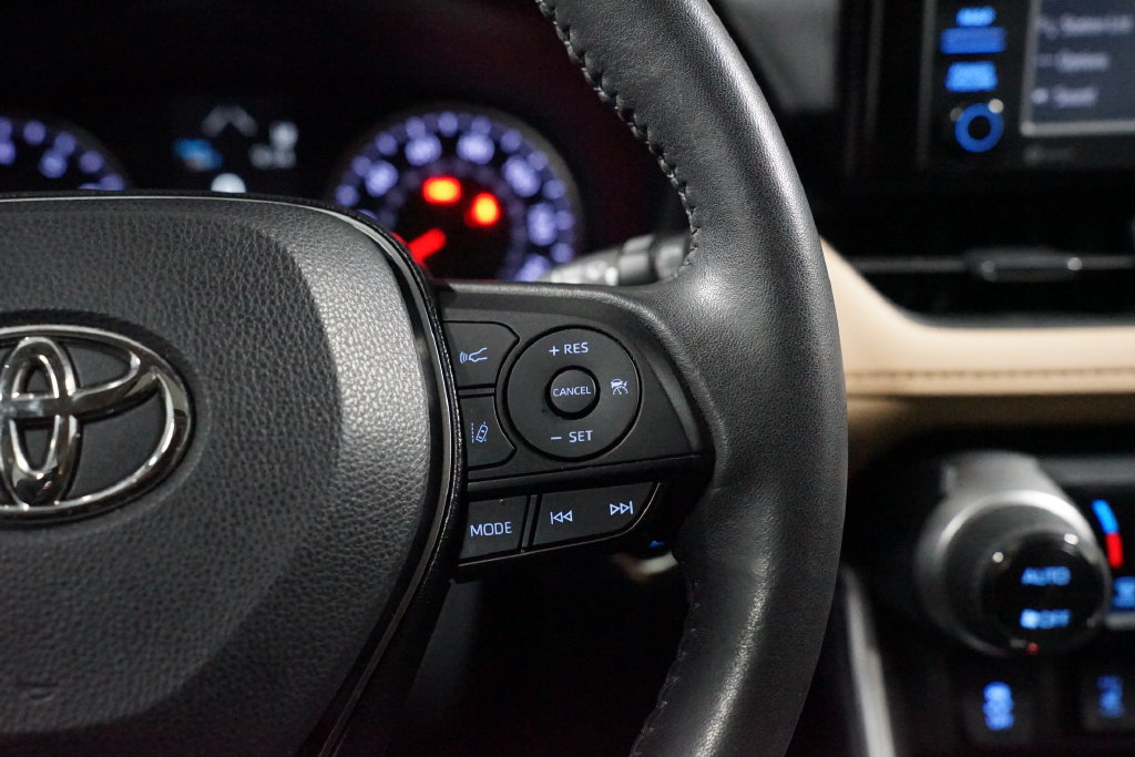 Used 2022 Toyota RAV4 XLE Premium FWD image 13