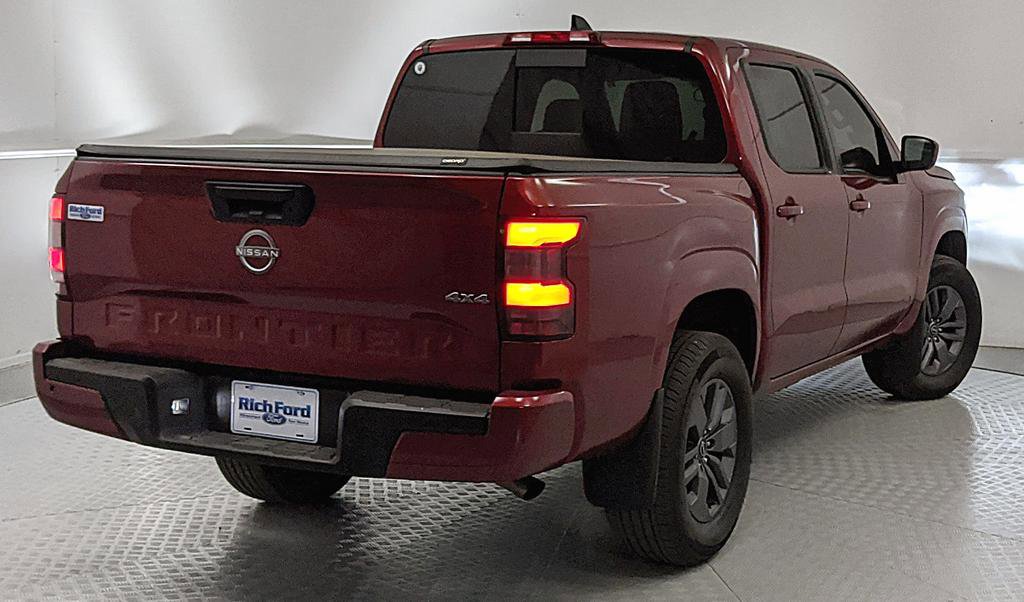 Used 2025 Nissan Frontier SV image 3