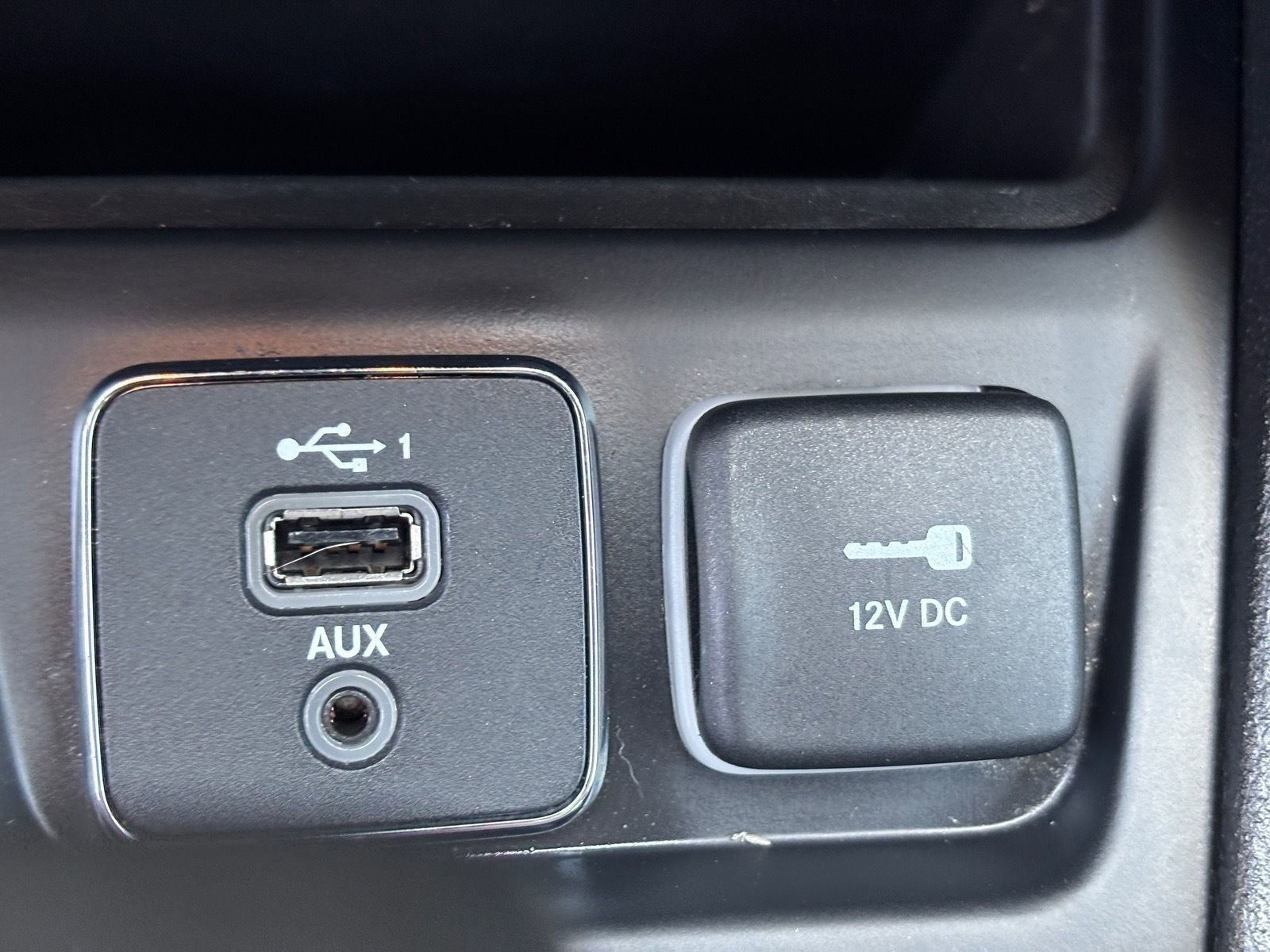 Used 2021 Jeep Cherokee Latitude Plus image 28