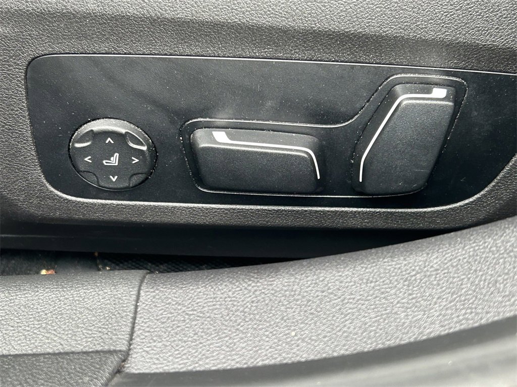 Used 2025 BMW 330i xDrive Sedan image 29